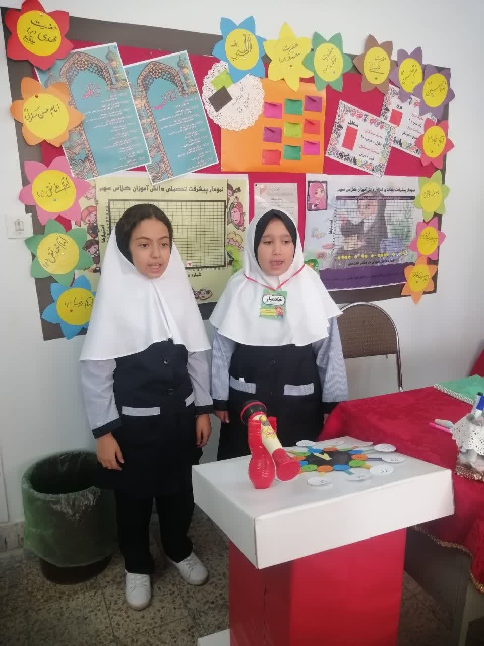 اجرای سرود پدربزرگ از تریبون کلاس