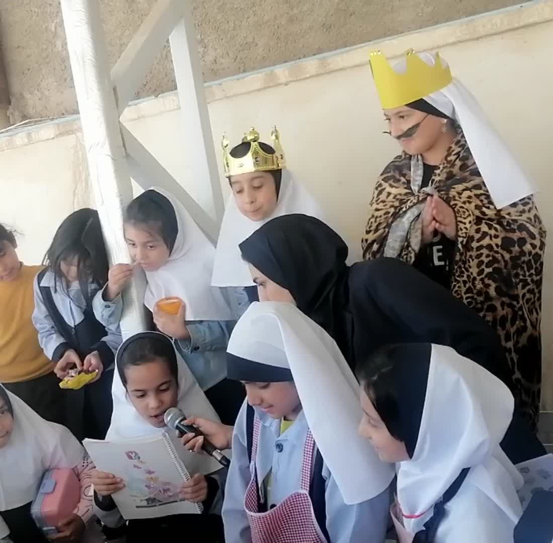 اجرای نمایش مربوط به درس فارسی جهت یادگیری بیشتر