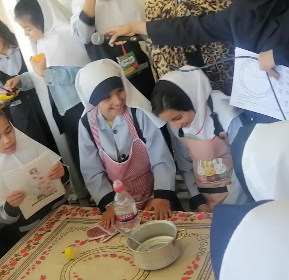 اجرای نمایش مربوط به درس فارسی جهت یادگیری بیشتر