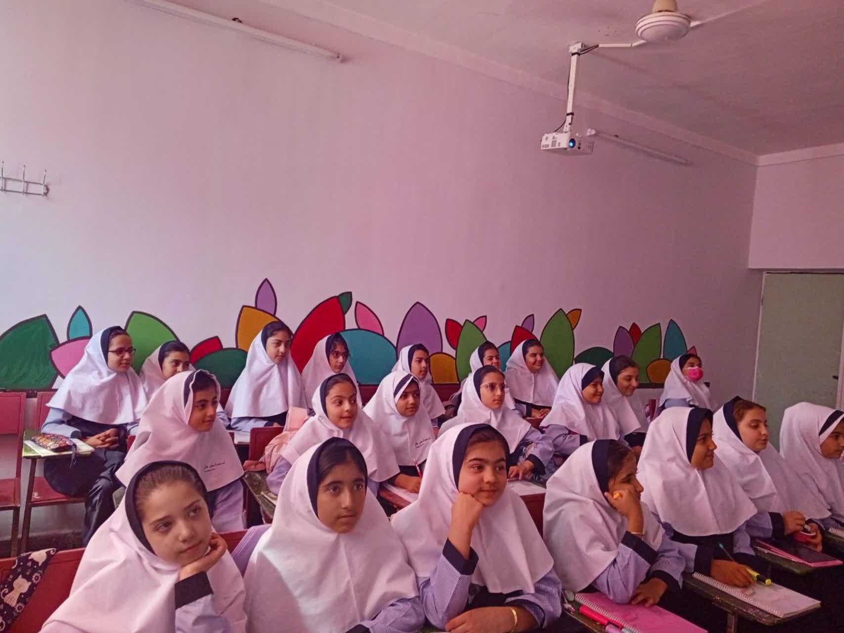 کار گروهی در حل تمرین ریاضی کتاب و جزوه ی دستاورد معلم