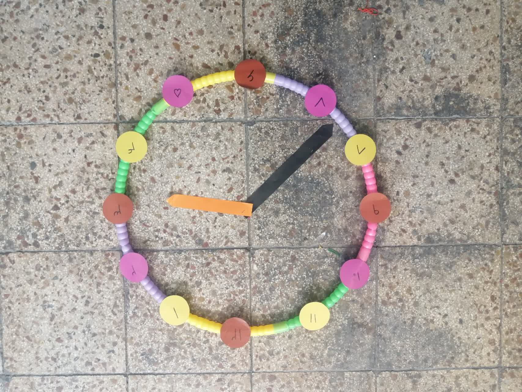 تدریس ساعت با کاردستی خلاق