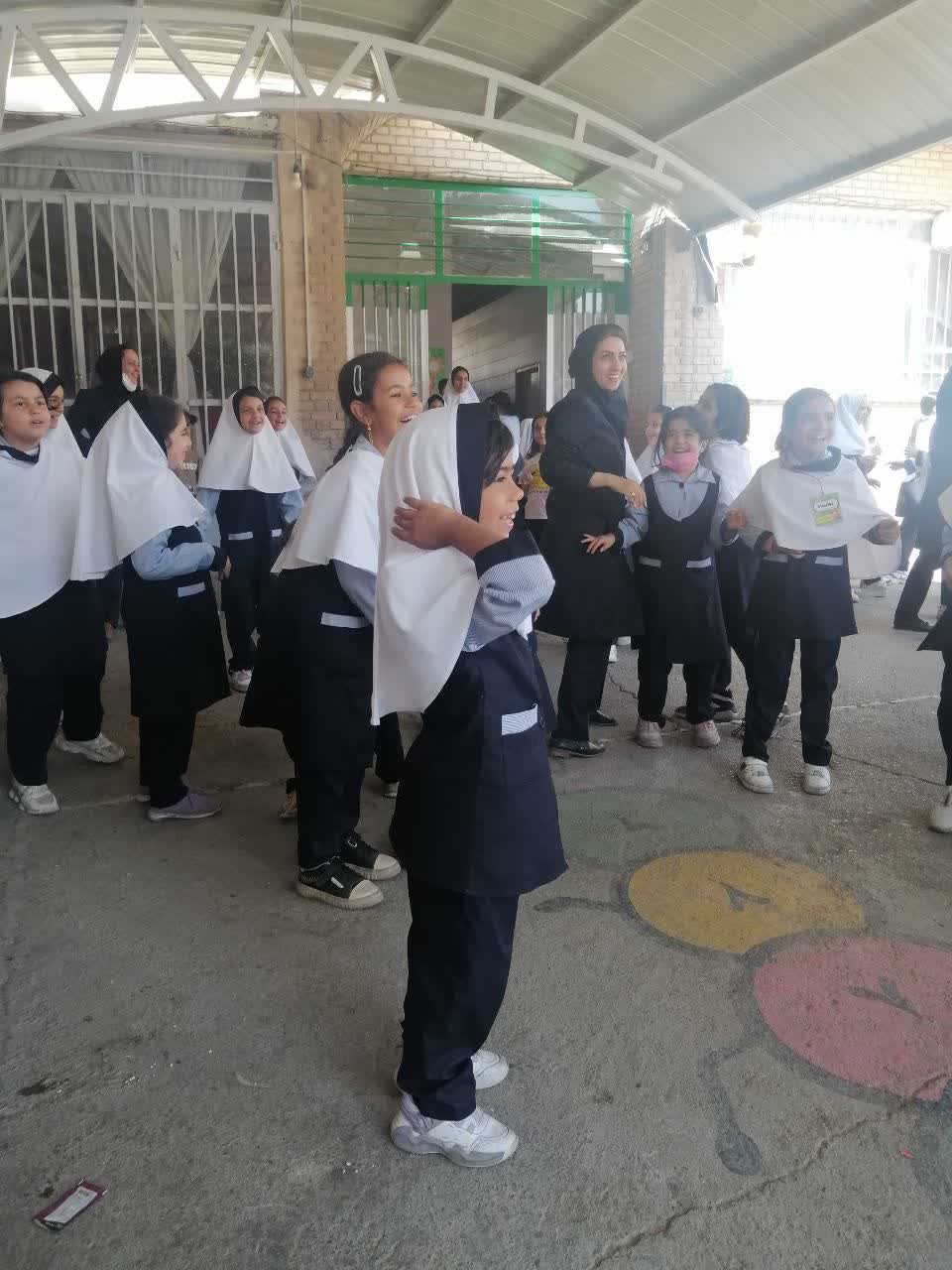 زنگ تفریح با بچه ها