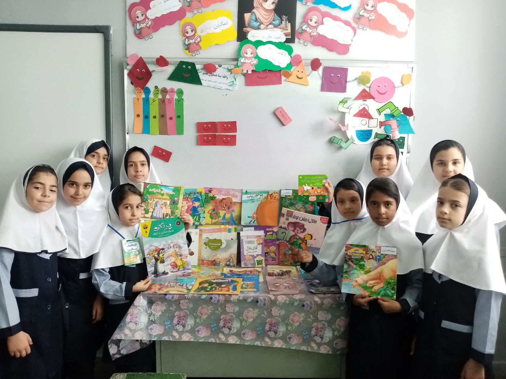 افتتاح کتابخانه کلاس به مناسبت هفته کتابخوانی